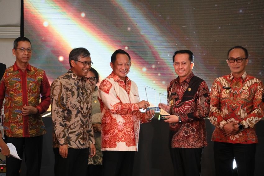 Penghargaan Kinerja Terbaik dari Kemendagri dan Tempo
