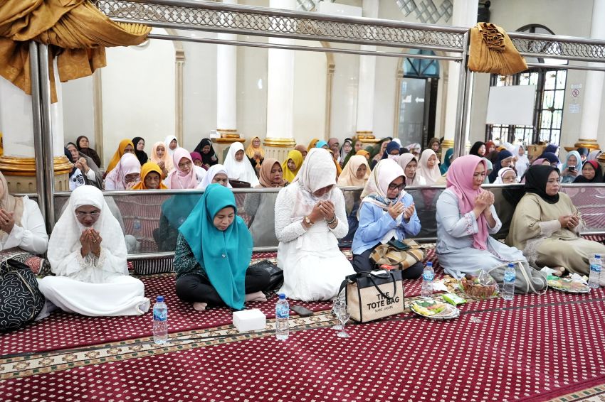 Kecamatan Medan Kota Sampaikan Pesan Pembangunan Melalui Pengajian Akbar Bersama Masyarakat