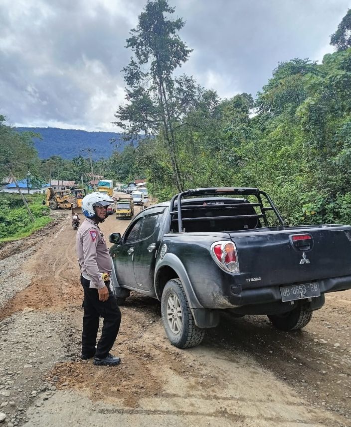 Sat Lantas Polres Tapsel Siaga di Batu Jomba: Upaya Maksimal untuk Keselamatan Pengendara