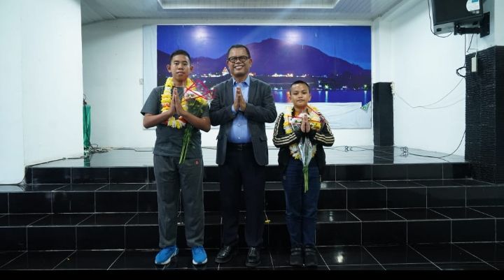 Bupati Toba Jamu Peraih Medali Perak OSN Tingkat Nasional