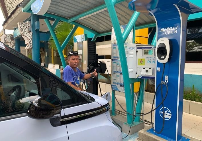 Pengguna Kendaraan Listrik Rasakan Kemudahan Isi Daya di SPKLU Siantar