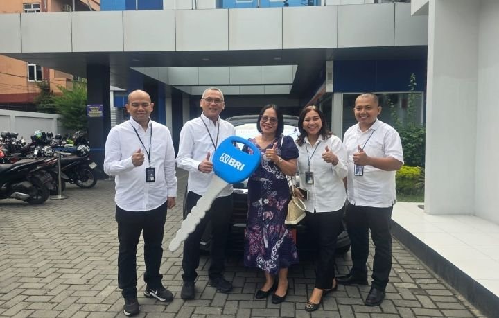BRI Branch Office Medan Sisingamangaraja Serahkan Hadiah Undian Simpedes, inilah Pemenang Mobil BRV S MT 1500 CC