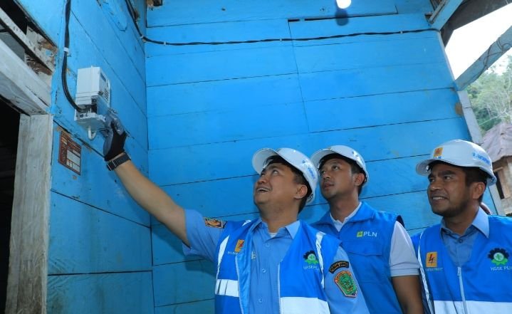 PLN UP3 Rantauprapat Hadirkan Senyum Kemerdekaan Warga 3 Dusun di Kabupaten Labuhan Batu Utara