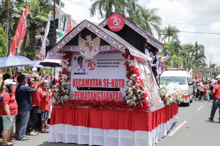 Wali Kota melepas peserta Karnaval Gempita HUT RI ke-79