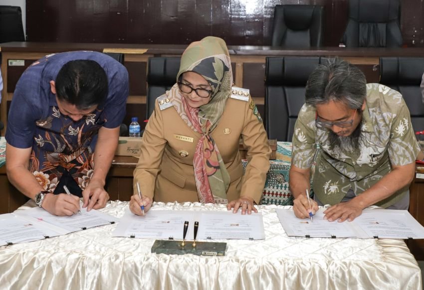 Wali Kota menghadiri Acara Penandatanganan Perjanjian Kerja Sama Antara DPMPTSP Dengan Instansi Terkait Penyelenggaraan Mal Pelayanan Publik
