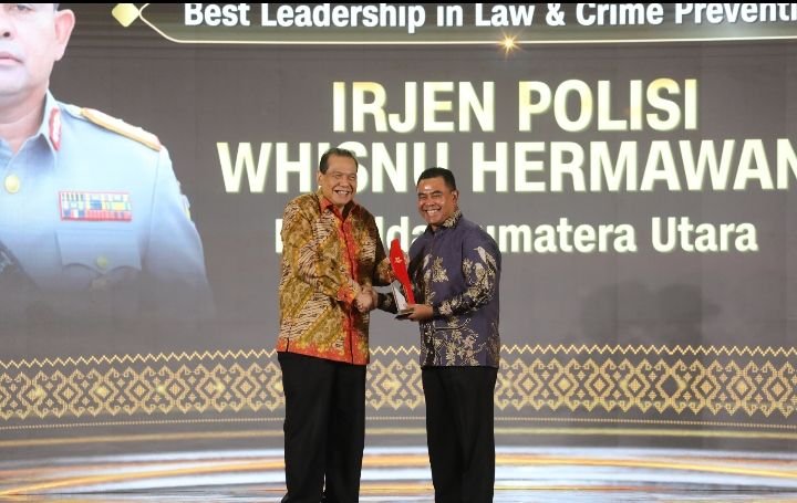 Kapolda Sumut Terima Penghargaan CNN Indonesia Awards 2024