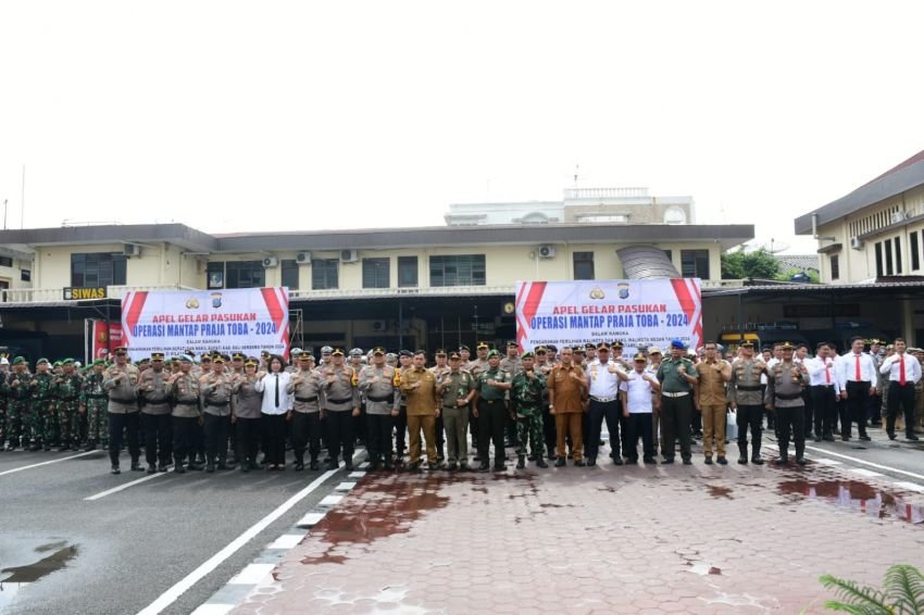 Pj Sekda Hadiri Apel Gelar Pasukan Ops Mantap Praja Toba 2024 Polrestabes Medan