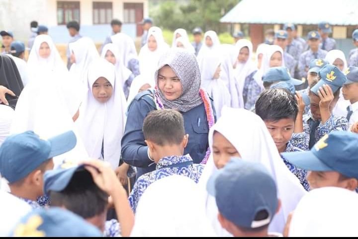 Kunjungi SMPN II MBG Madina, Atika Nasution sampaikan Pesan kepada para siswa