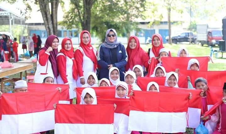 Wabup Atika Nasution Buka Rangkaian Kegiatan HUT- ke 79 RI dengan Jalan Santai dan Festival Drumband di Panyabungan