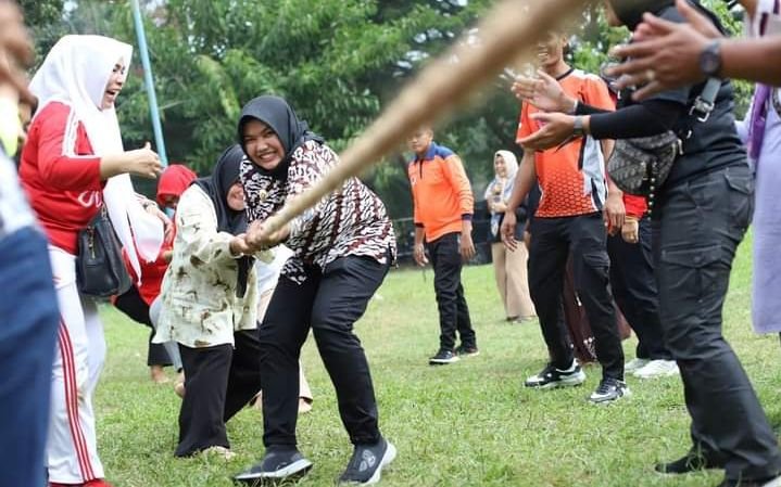 Wabup Atika Nasution Ikut Berbaur bersama OPD Pemkab Madina