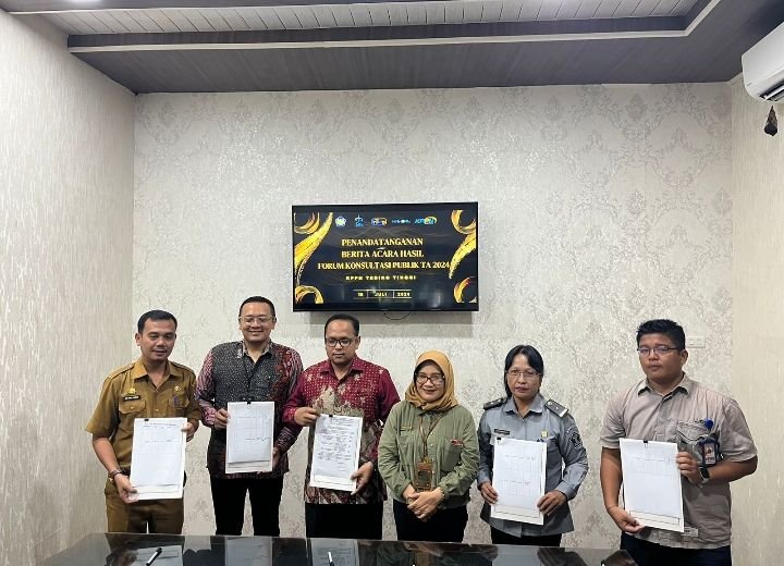 BRI Tebing Tinggi Terima Penghargaan sebagai Mitra Terfavorit Penerapan Cashless Society