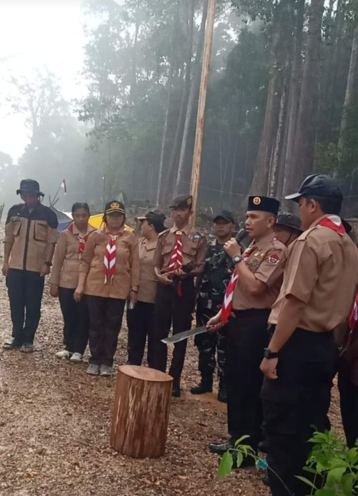 Dandim 0206 Dairi/ Pakpak Bharat Pimpin Upacara Perkemahan Pramuka Di Desa Sibagindar