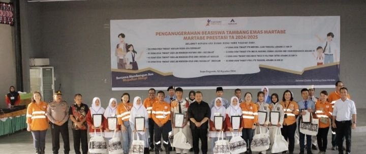 Tambang Emas Martabe Anugerahkan Ratusan Beasiswa Pelajar Senilai Hampir 5 Miliar