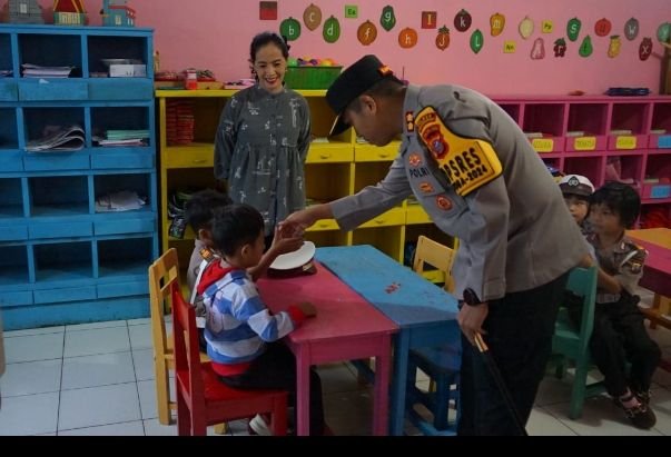 AKBP Wira Prayatna sambangi TK Kemala Bhayangkari 13 Padangsidimpuan