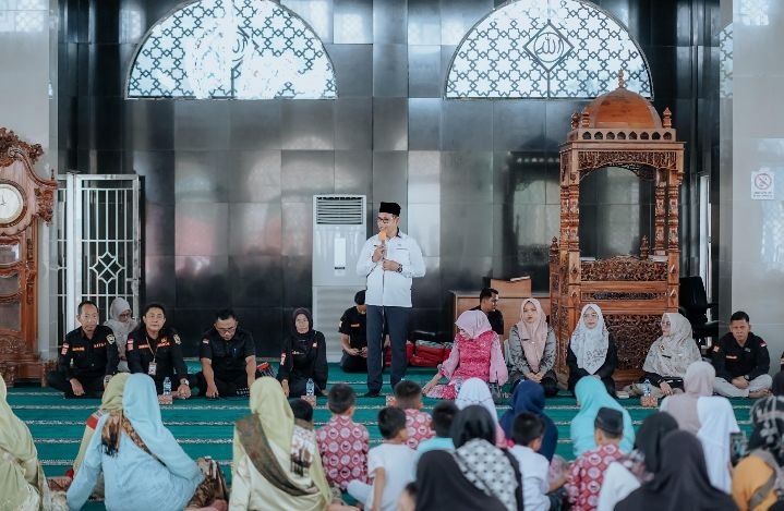 Penyerahan Insentif Kader Posyandu, Kader KB dan Bantuan Langsung Tunai Dana Desa (BLT DD) Triwulan III Tahun Anggaran 2024