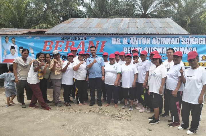 Warga Huta Bayu Raja Terkejut Calon Wakil Bupati Hadiri Ulang Tahun Senam Sehat