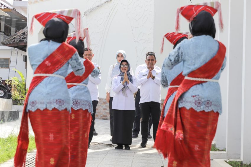 Wali Kota membuka Festival Perlombaan Taur-taur Tingkat SMP Kota Pematangsiantar Tahun 2024