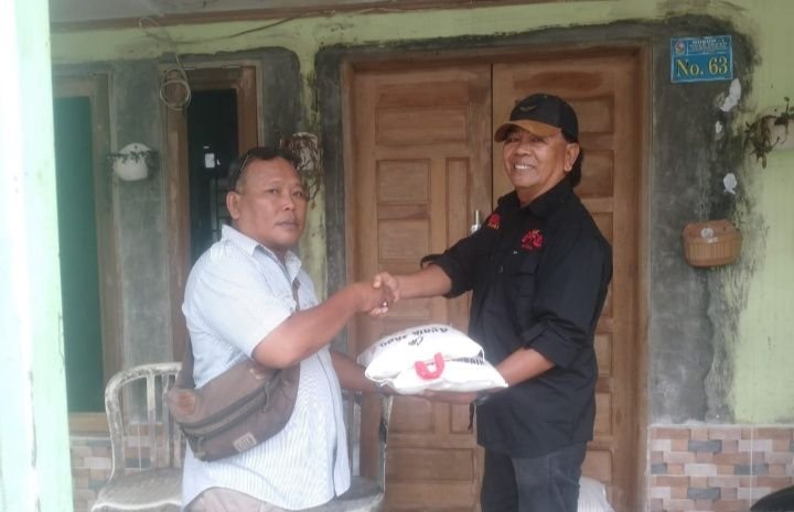 DPP LSM Jaga Marwah Bagikan Beras Kepada Rekan Wartawan Percut Sei Tuan