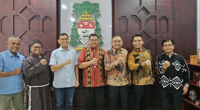 Pasangan Calon Bupati Simalungun Anton - Benny, Jalin Silaturahmi ke Uskup Agung Medan