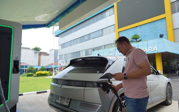 PLN UID Sumatera Utara Berikan Kemudahan Pengisian Kendaraan Listrik Lewat SPKLU