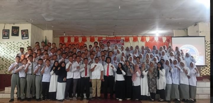 Satresnarkoba Polres Padangsidimpuan Gelar Penyuluhan Anti-Narkoba di SMK Negeri 1