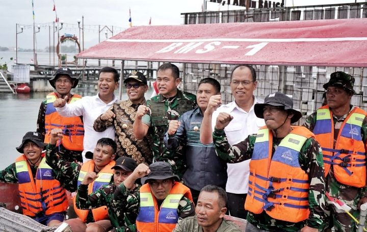 Pemkab Simalungun Terima Hibah 1 Unit Kapal Ponton Dari KASAD TNI AD