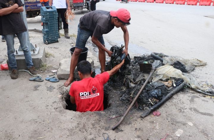 Cegah Banjir di Kota Balige,  Sejumlah Gorong-gorong Dibersihkan