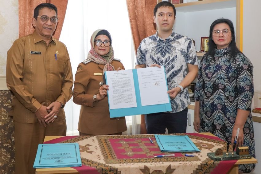 Wali Kota dan PT Suriatama Mahkota Serah Terima Pertama GOR