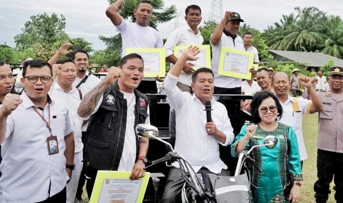 Bupati Simalungun Beri Bantuan Kepada Pokdakan