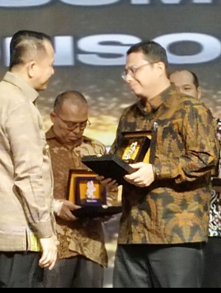 Perumda Tirtanadi Terima Penghargaan Perusahaan yang Support PON XXI Aceh - Sumut 2024