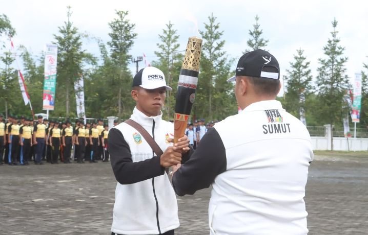 Kapolres Pimpin Upacara Kirab Api PON XXI Aceh-Sumut 2024, Disambut Meriah di Kabupaten Simalungun