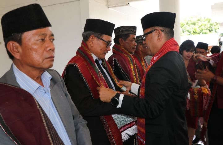 Pelantikan LADN Naraja, Bupati Toba : Dalihan Natolu Adalah Cara Komunikasi Terbaik