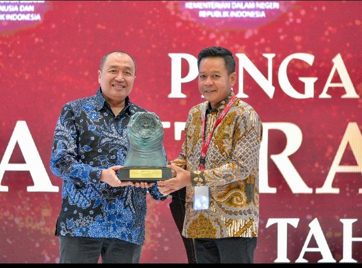 Rektor USU Prof Muryanto Amin Raih Penghargaan Paritrana Awards 2024 dari Wapres Ma&rsquo;ruf Amin