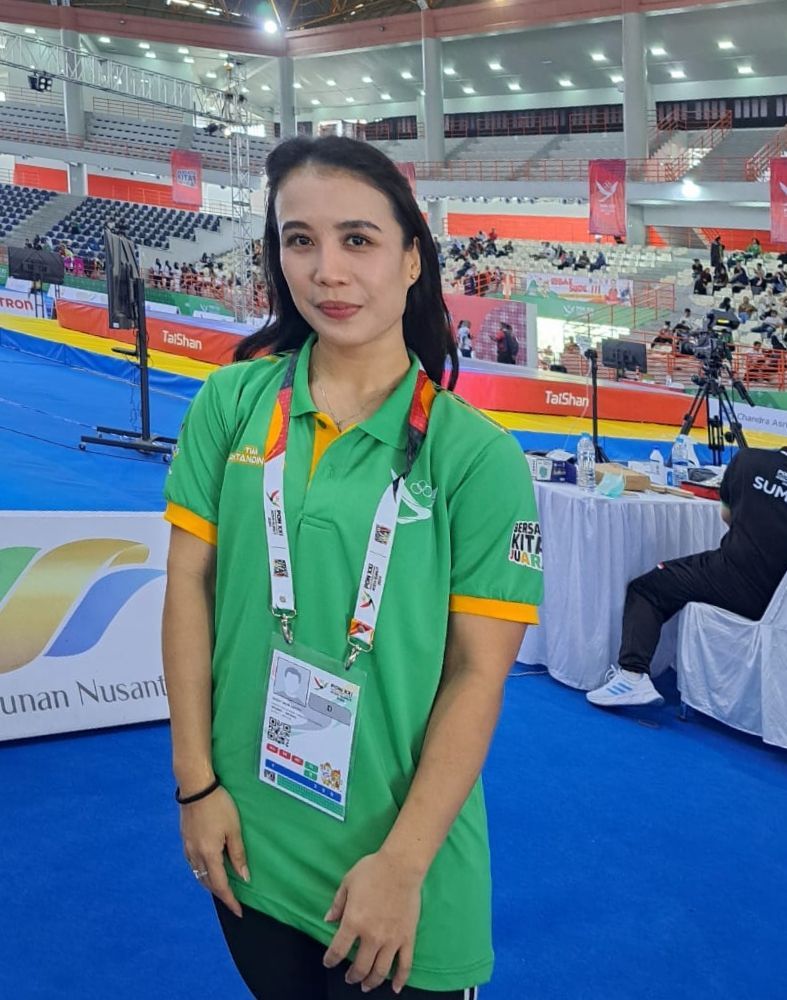 dr Dessy,  Tidak Bisa Jauh dari Wushu