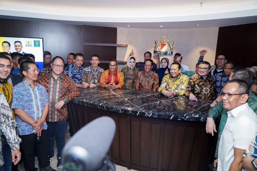 Hadiri Sarasehan KADIN Indonesia dengan Menkumham, Bamsoet Ingatkan Pelaku Dunia Usaha untuk Adaptif dan Visioner