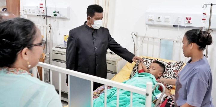 Bupati Simalungun Besuk Pasien dan Apresiasi Pelayanan dan Kebersihan