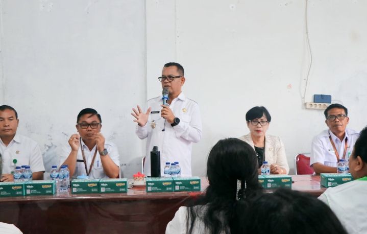 Beri Pembinaan Terhadap Kader Posyandu, Bupati Toba: Kalian Garda Terdepan