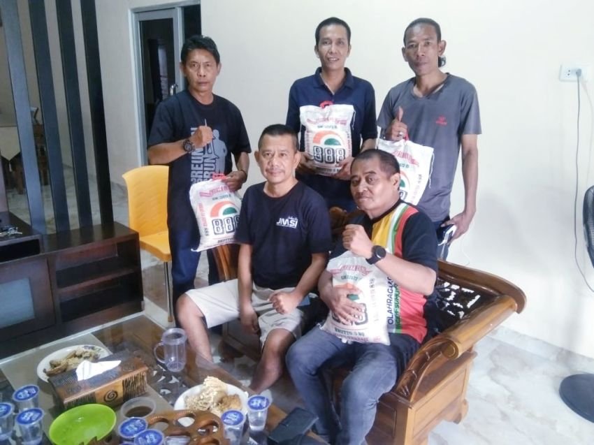 Jumat Berkah, Ketua Pewarta Kembali Gulirkan Sembako kepada Pengurus dan Anggota