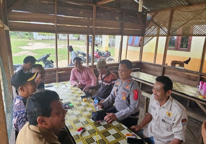 Bhabinkamtibmas Polsek Barteng Polres Palas Laksanakan Sambang Dan Patroli Dialogis
