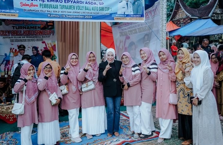 Ketua TP- PKK Kab Solok Hadiri Pembukaan Turnamen Volly Ball Koto Sani Cup I 2024