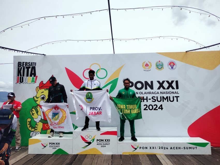 Fadlan dan Adinda Raih Emas Renang Perairan Terbuka 10 KM