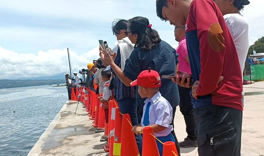 Senangnya Siswa SD Lihat Atraksi Peski Air di Danau Toba, Motivasi jadi Atlet