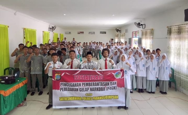 Penyuluhan Bahaya Penyalahgunaan Narkoba di SMA Negeri 6 Padangsidimpuan: