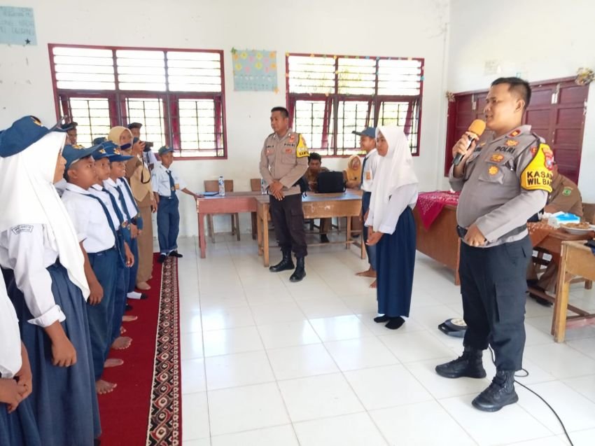 Kapolsek Barteng Polres Palas Laksanakan Giat Police Go To School Di SMK Negeri 01 Huristak