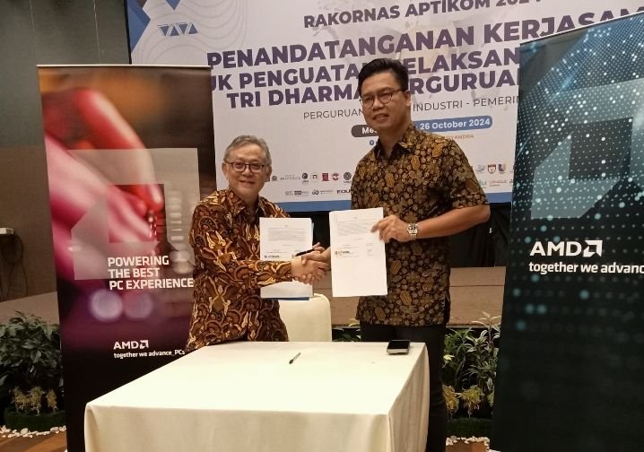 Penandatangan MoU Kerjasama AMD Indonesia dengan APTIKOM Dalam acara Rakornas APTIKOM 2024