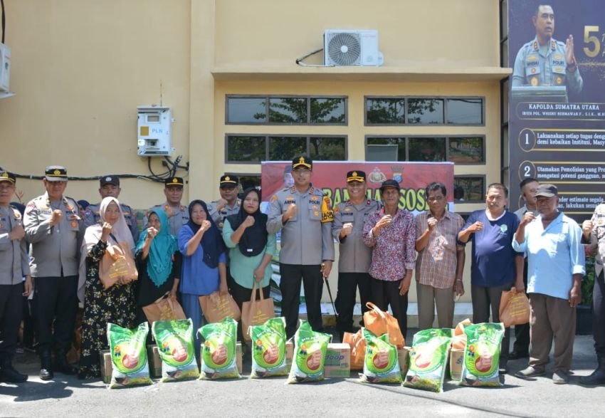 Polres Labusel Salurkan Bansos Kepada Warga Sakit dan Kurang Mampu