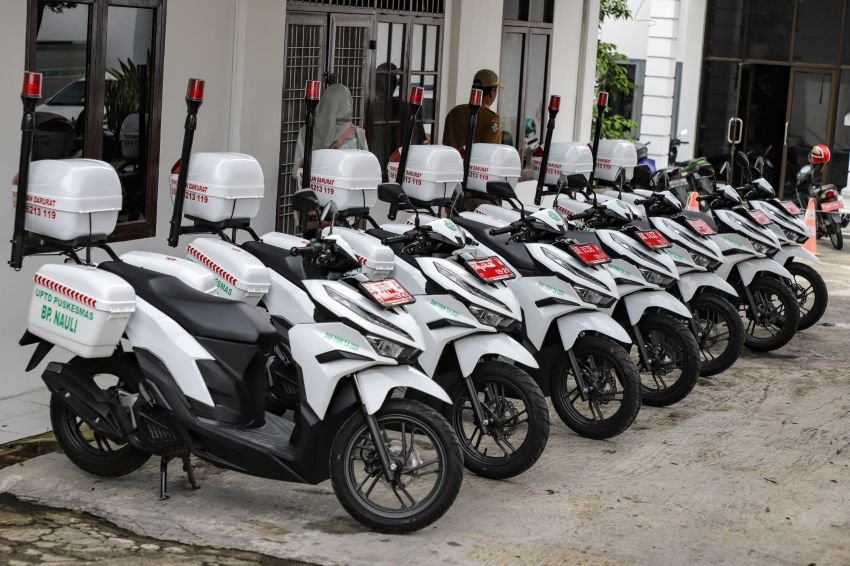 Pjs Wali Kota menyerahkan 15 unit Kendaraan Dinas Operasional untuk Puskesmas Keliling