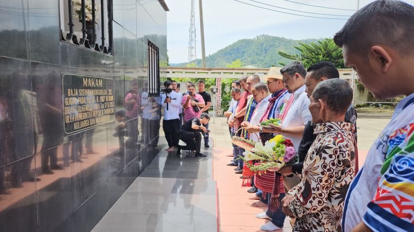 Kampanye di Tanah Batak, Bobby Nasution Ziarah ke Makam Pahlawan Nasional Sisingamangaraja XII