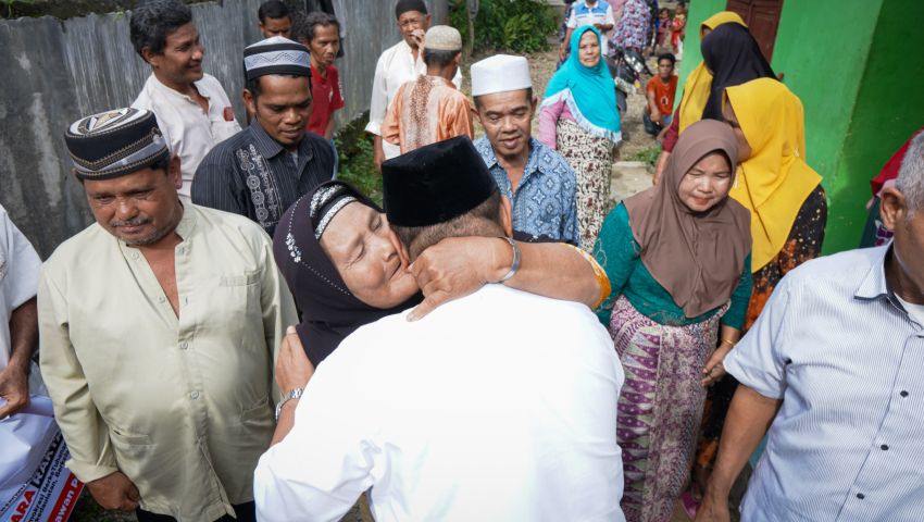 Banjir Dukungan Penuh Semangat! Ibu-ibu di Tapanuli Selatan Peluk Cawabup Parulian Nasution