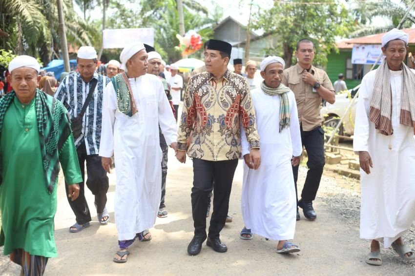 H.Hasan Basri Sagala Hadiri Haul Tuan Guru Syekh Hasim Rambe
